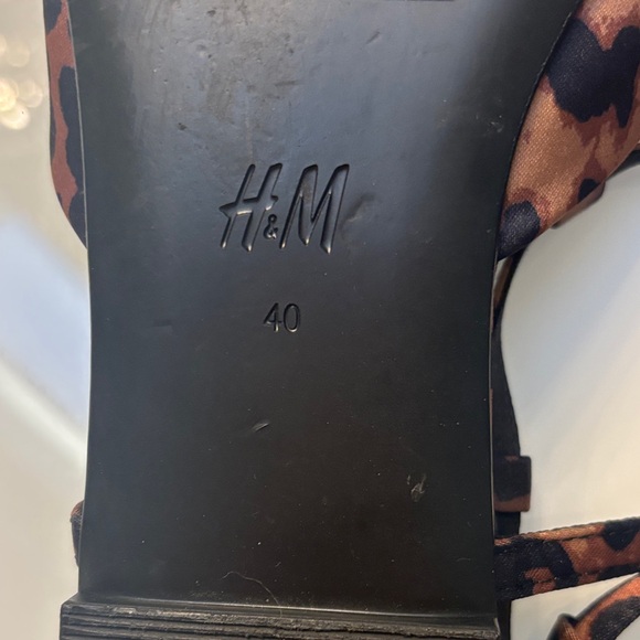 H&M Brown Leopard Print T-strap Flats great quality size 40 (9) gently worn - Picture 6 of 6